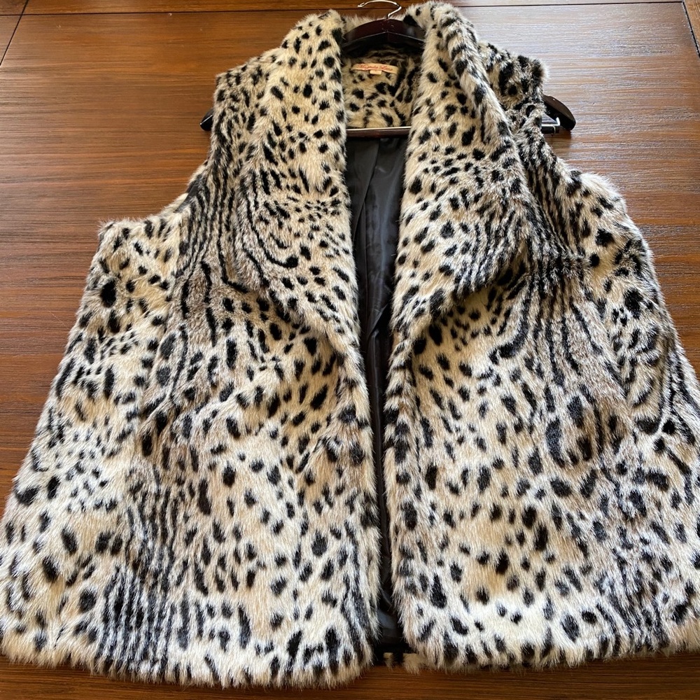 Magnolia Lane leopard faux fur vest